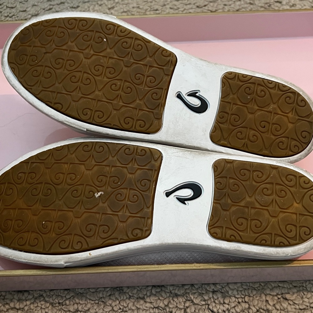 OluKai Sneakers 🏝️☀️ - Picture 6 of 8